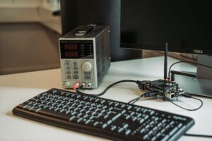 Best Edge AI Accelerators for Home Labs in 2026: Coral TPU vs Jetson Orin vs Intel NPU, Real-World Throughput and Power Draw
